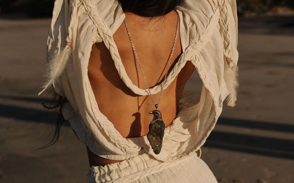 The Energetic and Healing Power of Back Jewelry: Beyond Aesthetics