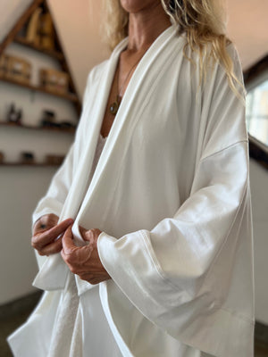 Air Nomad | Traditional Kimono in White | Her